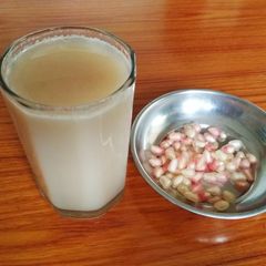 A picture of White Pomegranate Juice.