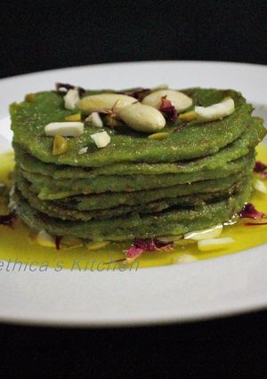 A picture of Spinach Malpua.