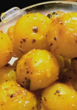 A picture of Amla Achar balls.