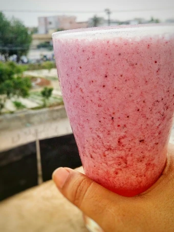Easy Steps to Prepare Berry banana smoothie the Perfect Can spoil the tongue