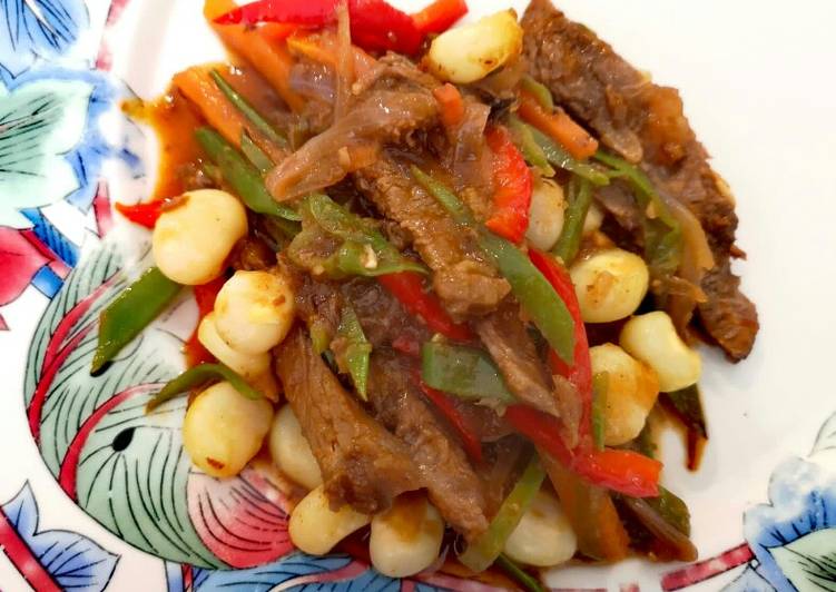 Saltado de carne tipo oriental