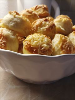 Pihe puha sajtos pogim. Kívül ropogós belül puha recept fotója