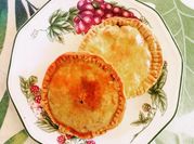 Una foto de masa para pastelitos al horno