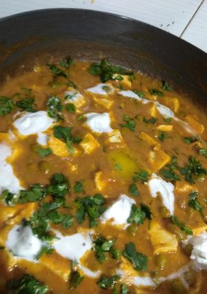 A picture of Shahi matar paneer.