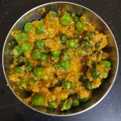 A picture of Khoya (mawa) matar sabji.