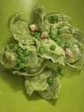 Tortelli verdi con ricotta parmigiano in salsa di speck e pisell