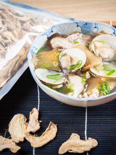 鮮菇肉片蛤蠣湯@Selina Wu 的食譜成品照片