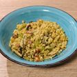 Wok de migas de coliflor con setas y picadillo de chorizo