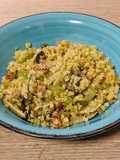 Wok de migas de coliflor con setas y picadillo de chorizo