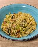 Wok de migas de coliflor con setas y picadillo de chorizo