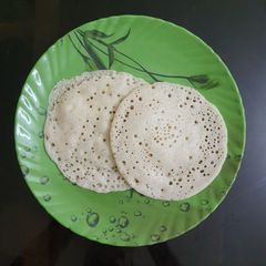 A picture of Rava appam.