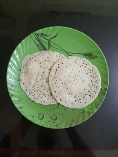A picture of Rava appam.