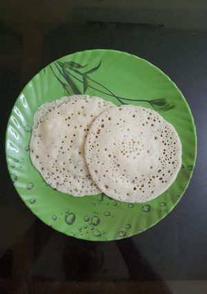A picture of Rava appam.