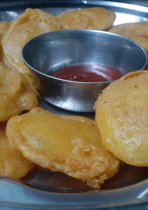 आलू के पकौडे (aloo ke pakode recipe in Hindi) रेसिपी मुख्य फोटो