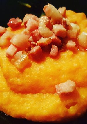 Foto di Vellutata patate, carote e pancetta croccante