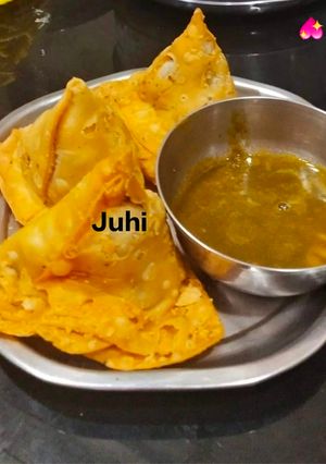 A picture of Punjabi Samosa.
