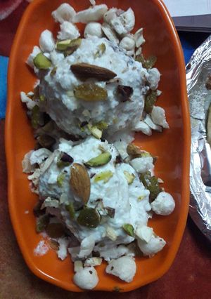 A picture of Bread Dahi Bade.