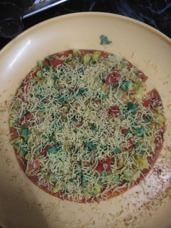 पिज़्ज़ा (Pizza recipe in hindi) रेसिपी मुख्य फोटो