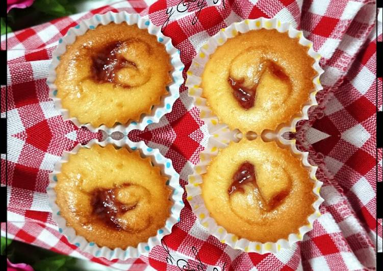 Cream cheese & strawberry jam mini cake