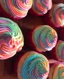 Cobertura de cupcakes de arcoíris