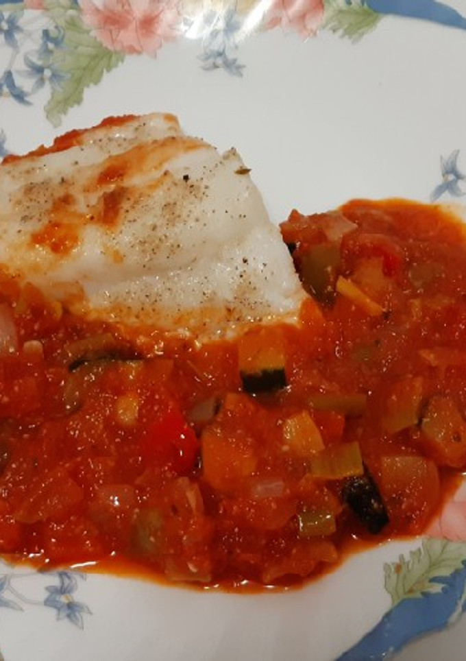 Una foto de Bacalao con fritada de verduras