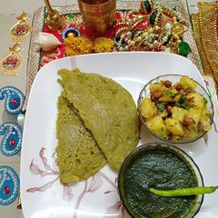 A picture of Samak chawal Makhana dosa with vrat aaloo ki sabji and chutney.