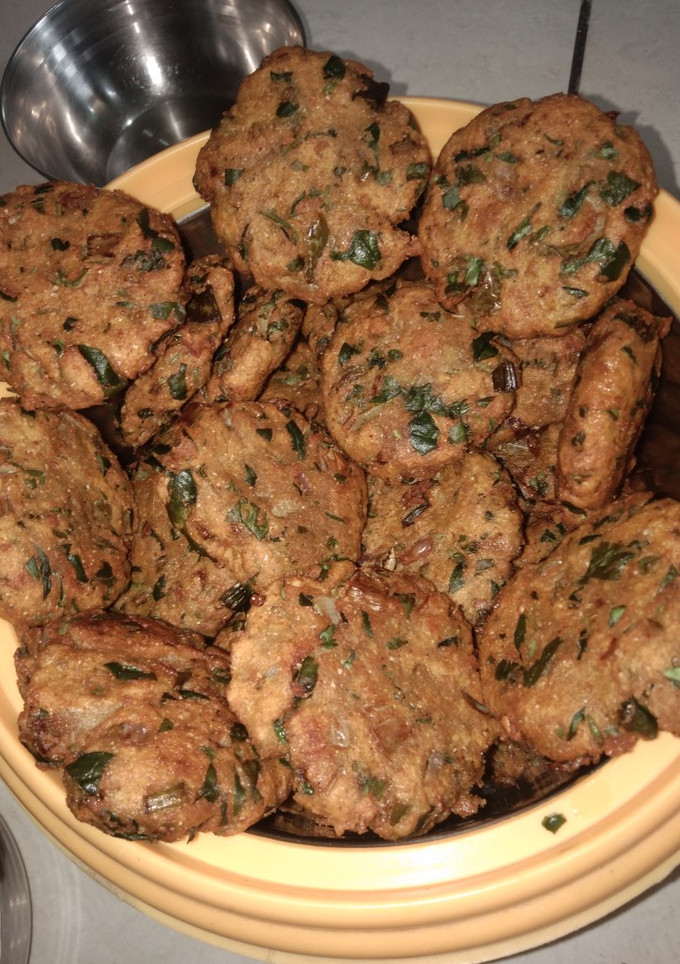 મેથી ના ઢેબરા (Methi Dhebra Recipe In Gujarati) રેસીપી મુખ્ય ફોટો