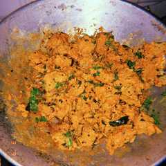 A picture of Kadhi muthiya.