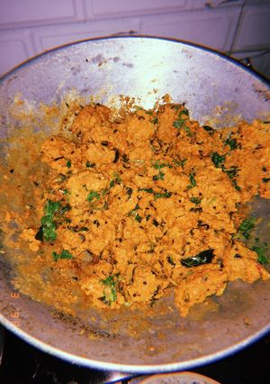 A picture of Kadhi muthiya.