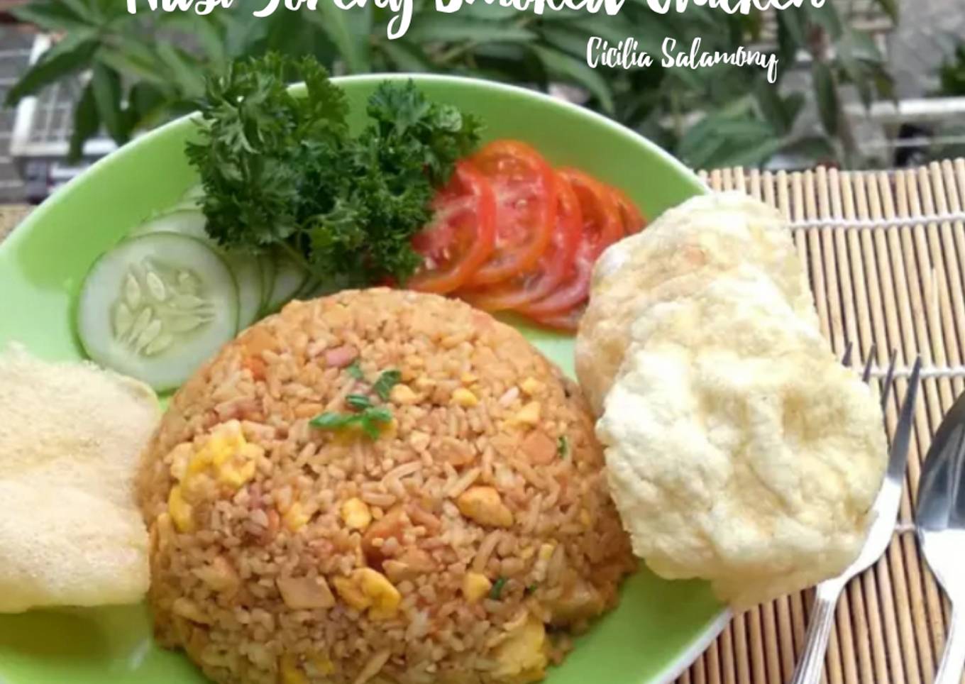 Nasi goreng dengan ayam asap