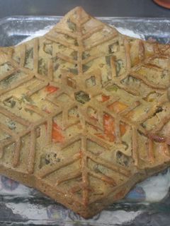 Una foto de Tortilla de pimientos con patata y remolacha