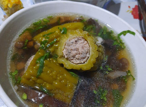 Hình của món Canh mướp đắng (khổ qua) nhồi thịt.