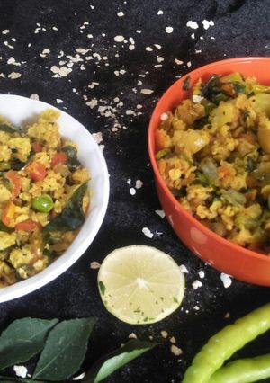 A picture of Vegetable Oats Upma.