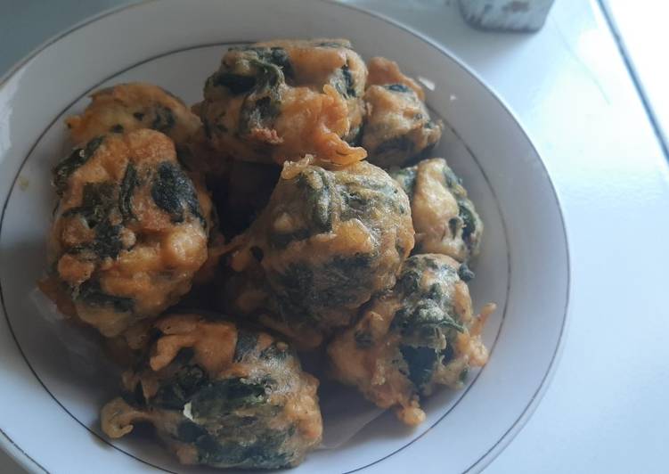 Langkah Mudah untuk Memasak Rolade daun singkong, Menggugah Selera