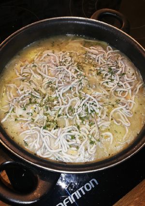 Una foto de Merluza con patatas en salsa verde