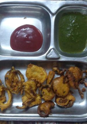 प्याज के पकौड़े (pyaz ke pakode recipe in Hindi) रेसिपी मुख्य फोटो
