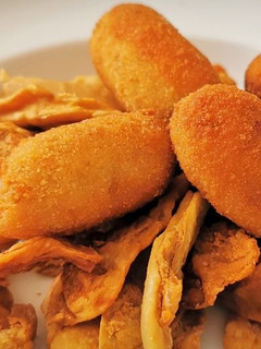 Una foto de Croquetas de Chicharrones prensados