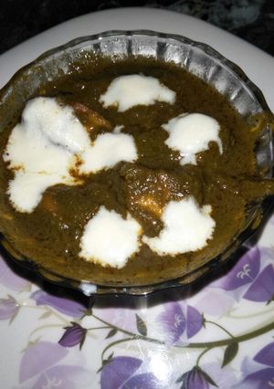 A picture of Palak paneer.