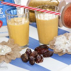 A picture of Mango Oatmeal Smoothie with Dates.