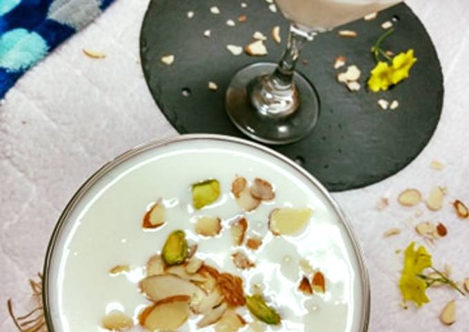 Elaichi Honey Lassi
