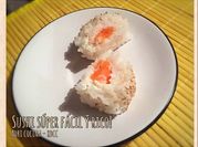 Una foto de arroz con surimi