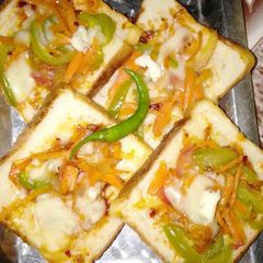 Bread pizza in tava A picture of Bread pizza in tava.