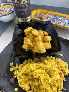 Una foto de Pollo con arroz Ras el hanout