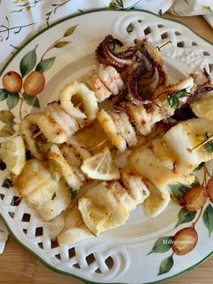 Foto di Spiedini di gamberi e calamari gratinati
