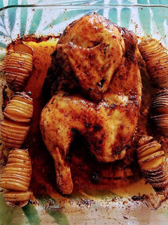 Una foto de Pollo Cajún con patatitas Hasselback