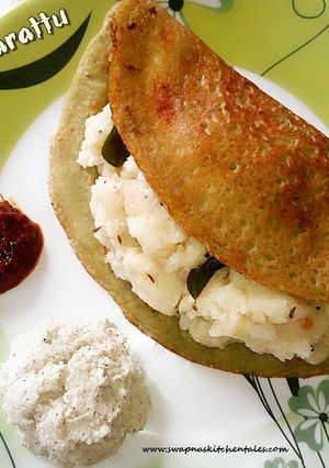 A picture of Pesarattu (moongdal lentil crepes).