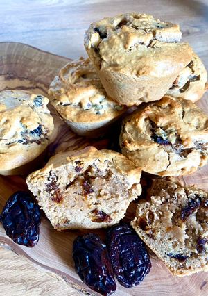 Une photo de Muffins ultra moelleux noisette et pruneaux, sans sucre, sans beurre et sans gluten