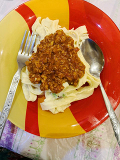 A picture of Alfredo fettuccine with bolognese sauce 🍝.