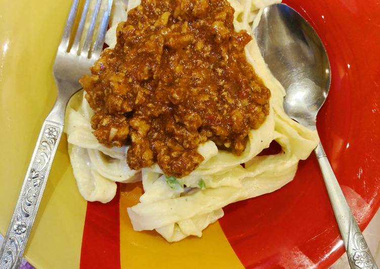 Simple Way to Prepare Homemade Alfredo fettuccine with bolognese sauce 🍝