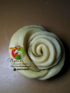 A picture of How to make a dubulan rose.